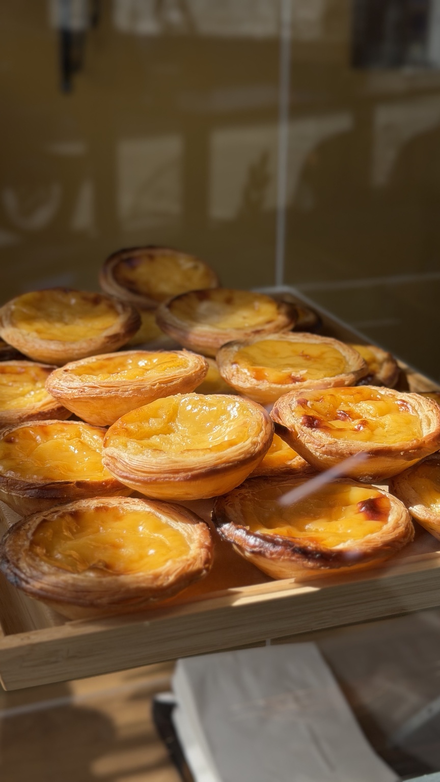 A tray full of fresh pastéis de nata