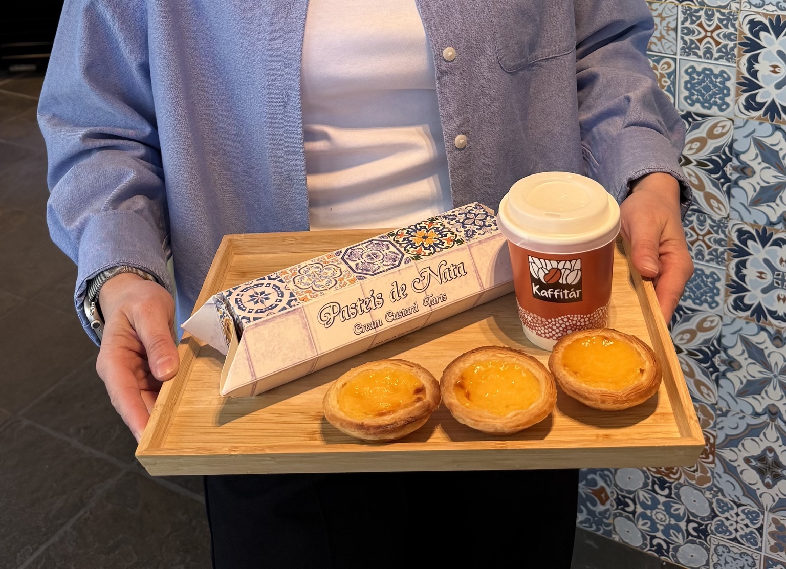 Pastéis de nata served with coffee